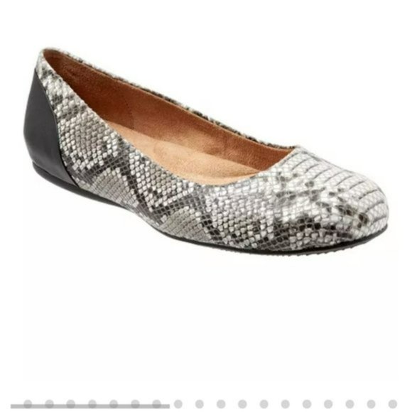 Softwalk Sonoma Flat Snake Grey - Picture 9 of 11